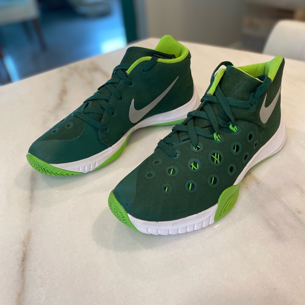 Nike Zoom Hyper Quickness Basketball Shoe